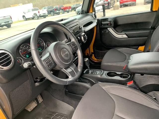2014 Jeep Wrangler Unlimited 4WD 4dr Sahara