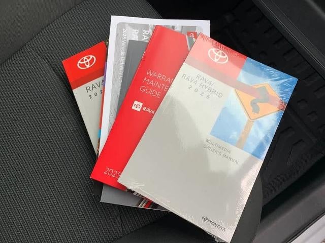 2025 Toyota RAV4 LE AWD (Natl)