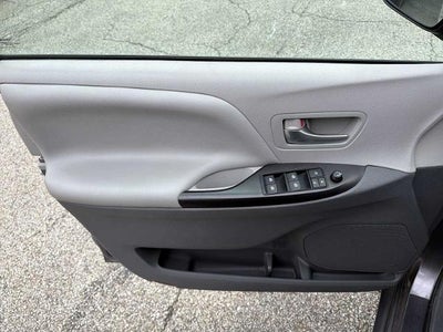 2015 Toyota Sienna 5dr 8-Pass Van LE FWD (Natl)